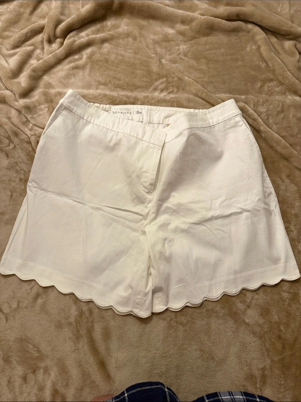 Talbots White Scallop-Hem Bermuda Shorts NWOT - Picture 7 of 10